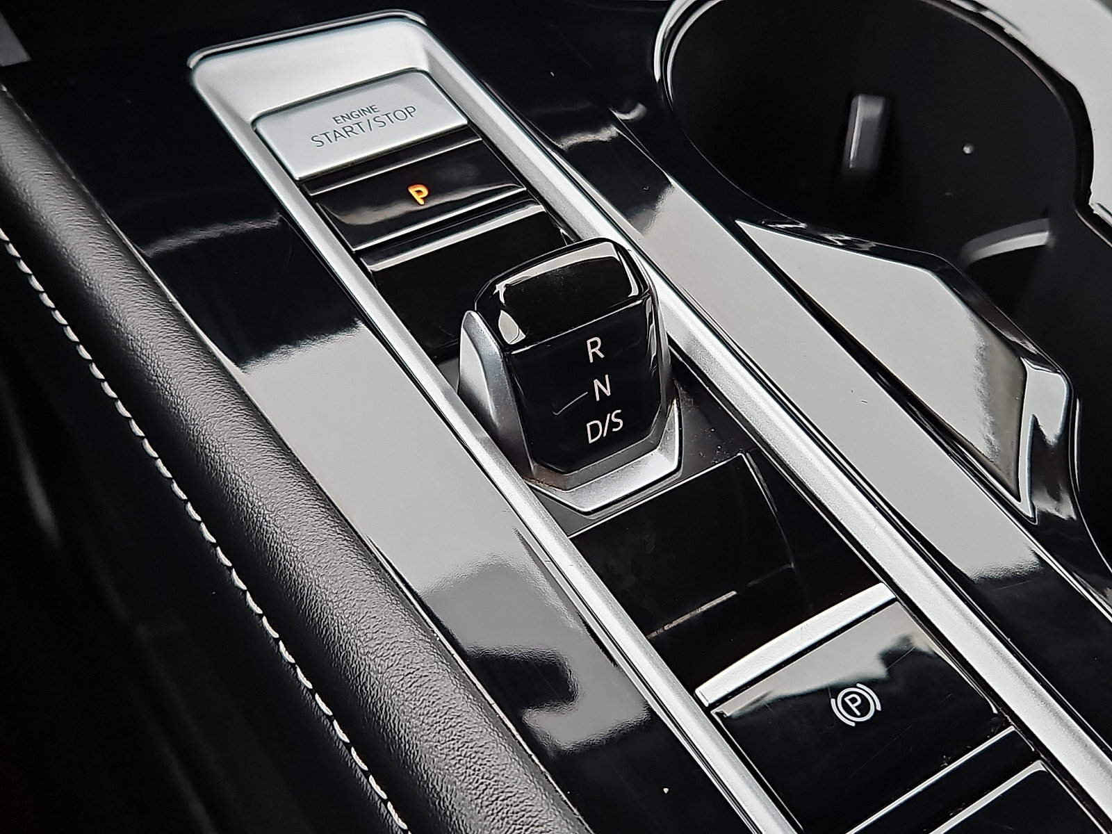 Used 2024 Volkswagen Atlas SE image 14