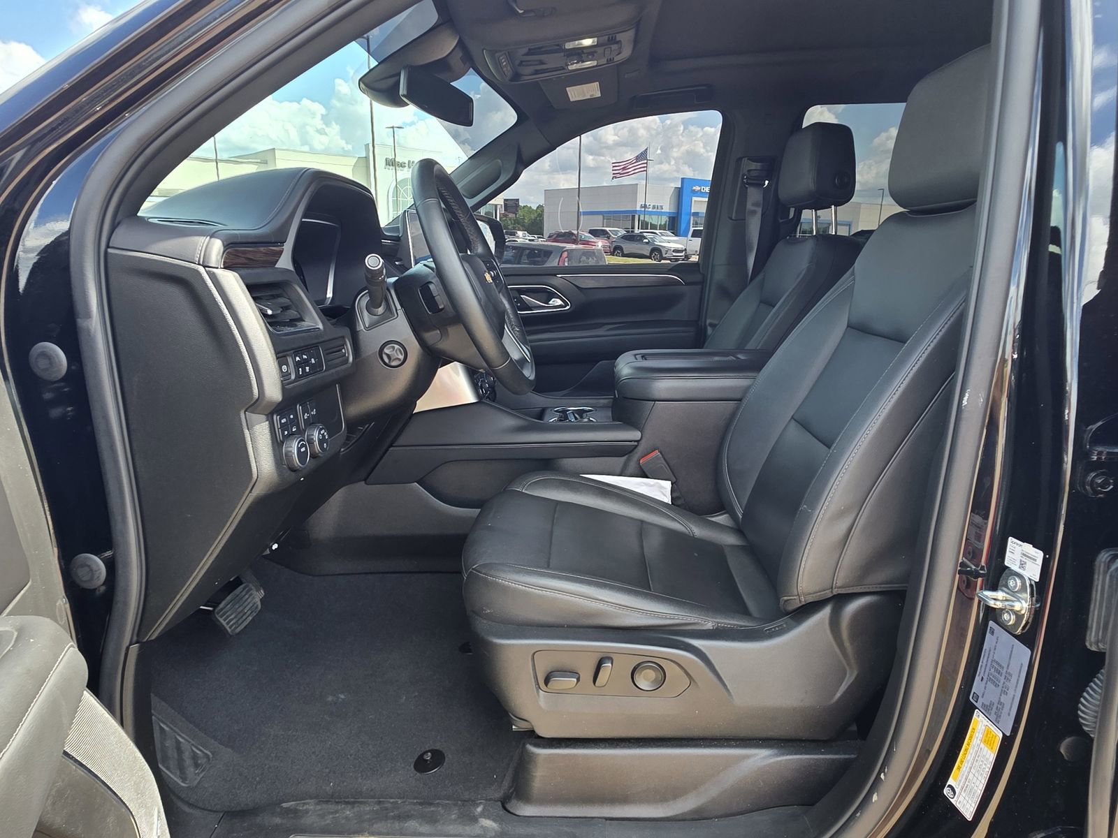 Used 2023 Chevrolet Tahoe LT w/ Luxury Package image 18