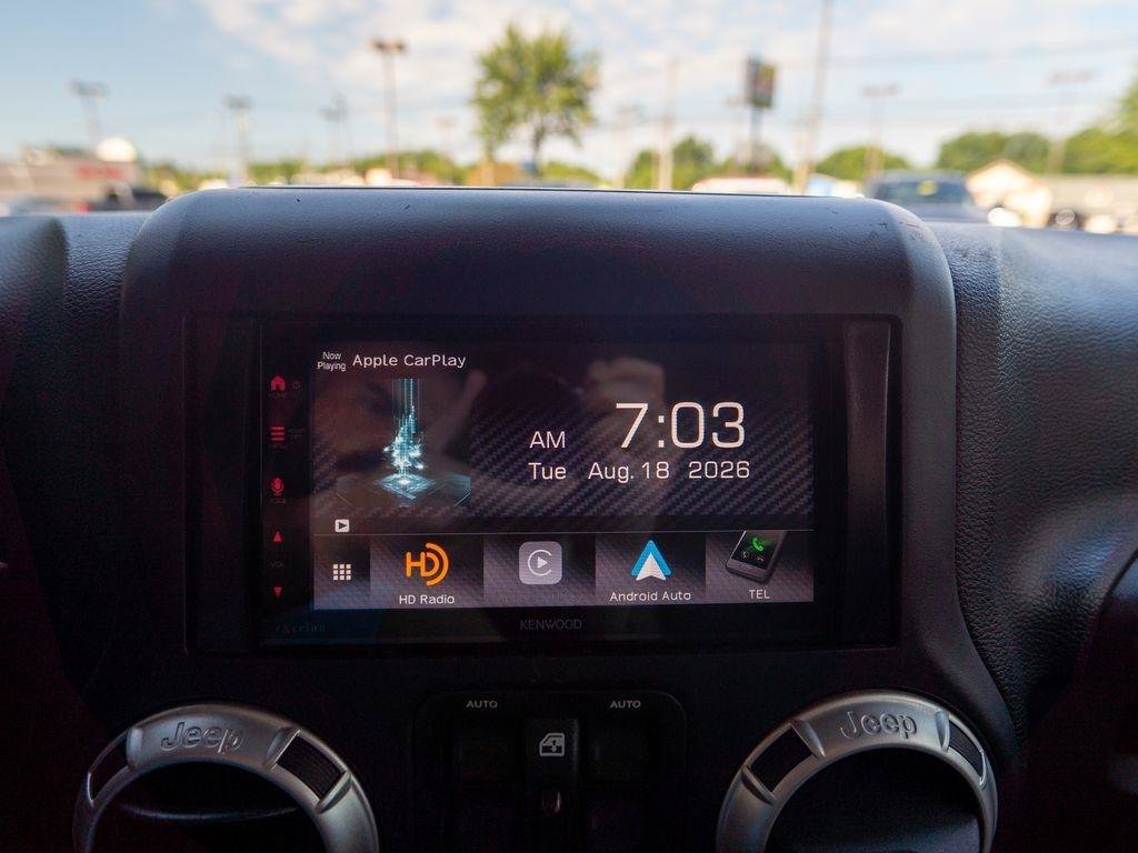 Used 2018 Jeep Wrangler Unlimited Sahara AWD/4WD image 19