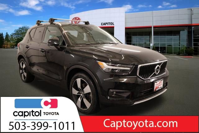 Used 2020 Volvo XC40 T5 Momentum w/ Protection Package image 1