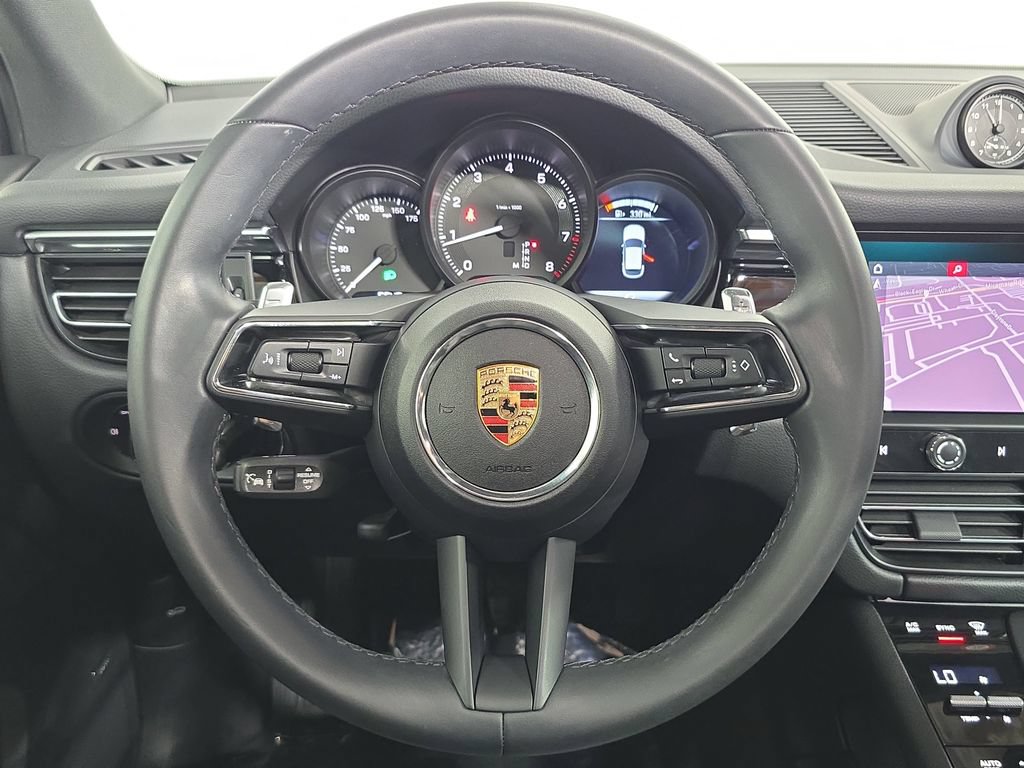 Certified 2025 Porsche Macan AWD/4WD image 14