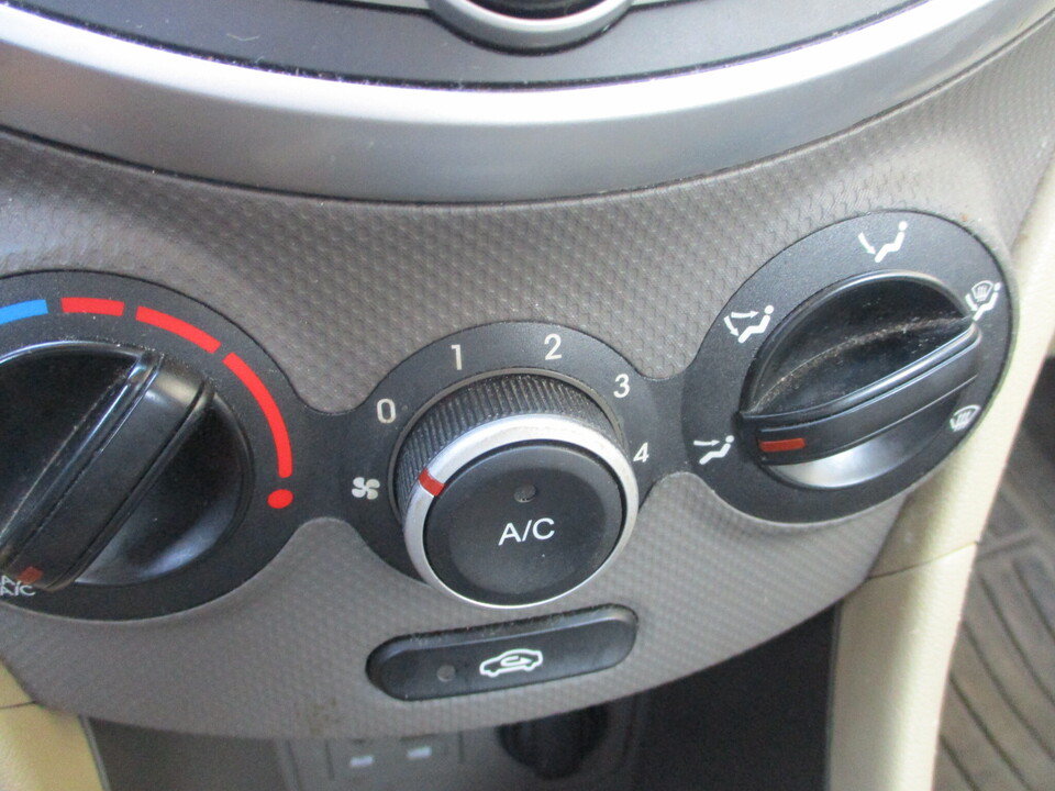 Used 2014 Hyundai Accent GLS FWD image 26