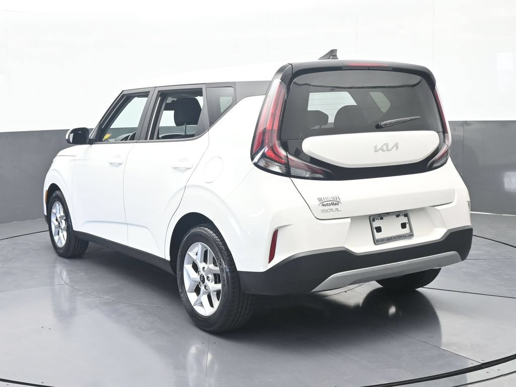 Used 2024 Kia Soul LX w/ Option Group 015 FWD image 4