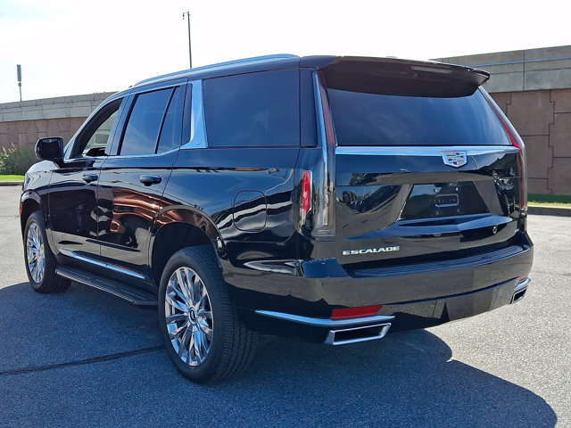 Used 2023 Cadillac Escalade Premium Luxury AWD/4WD image 4