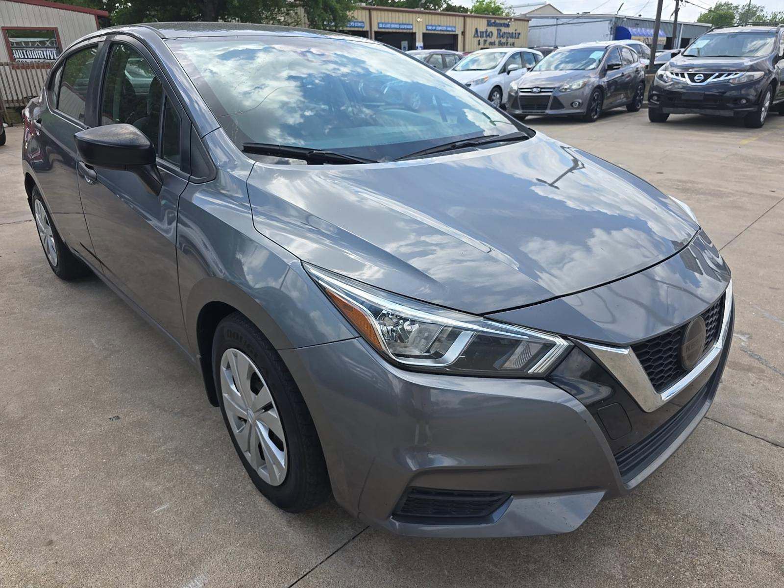 Used 2021 Nissan Versa S image 3