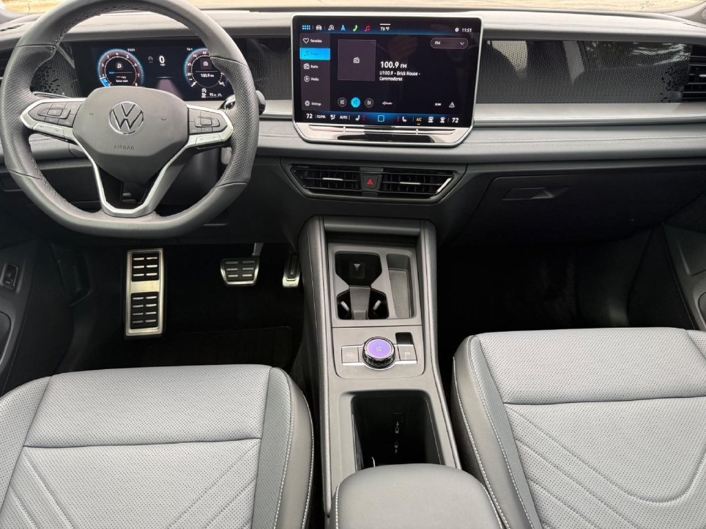 Used 2025 Volkswagen Tiguan SE R-Line AWD/4WD image 11