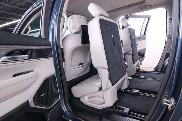 Used 2023 Jeep Wagoneer Series III w/ Premium Group I image 22