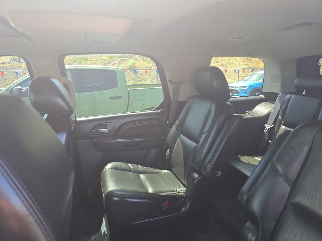Used 2011 Cadillac Escalade Luxury AWD/4WD image 15