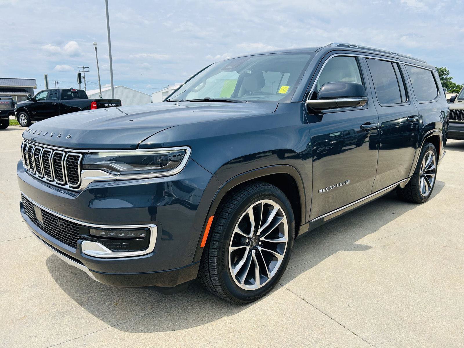Used 2023 Jeep Wagoneer L Series III w/ Premium Group I AWD/4WD image 42