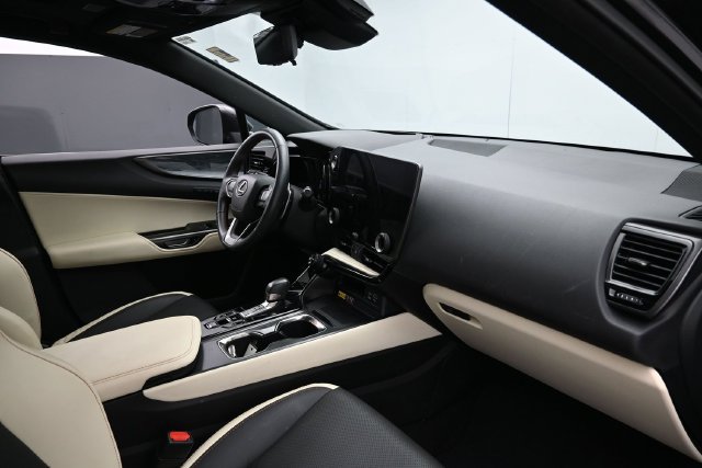 Used 2024 Lexus NX 250 FWD image 32