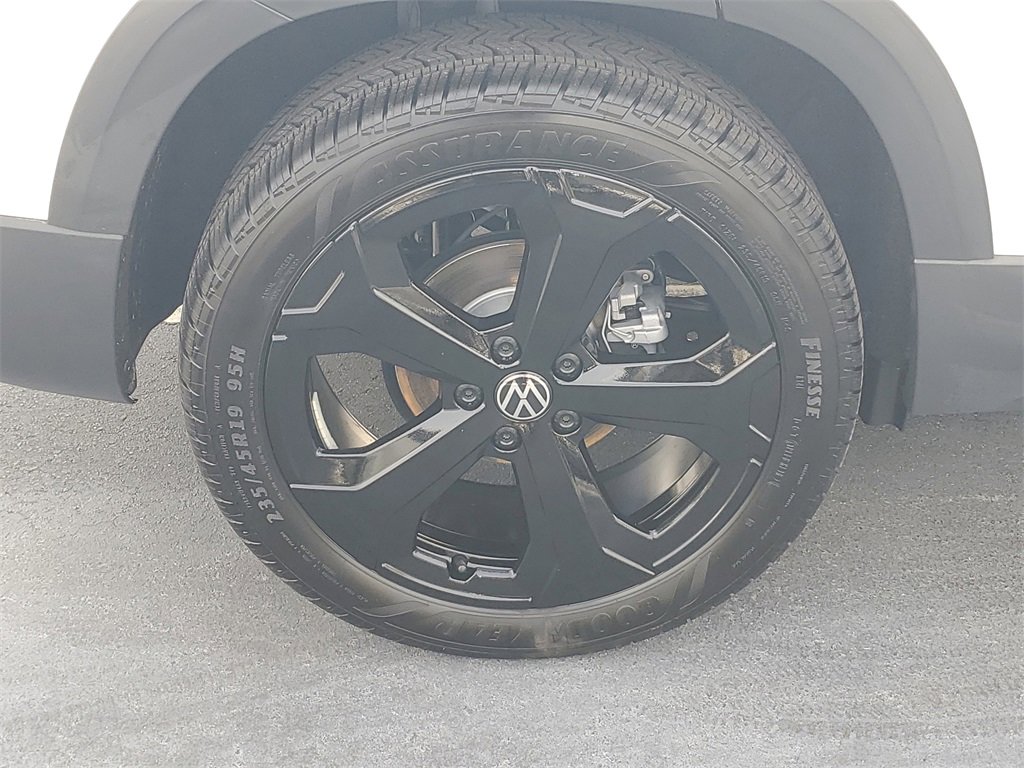 Used 2025 Volkswagen Taos SEL image 7