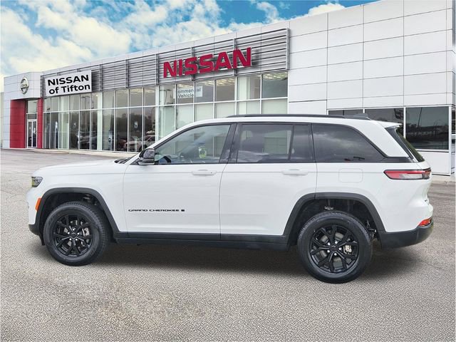 Used 2025 Jeep Grand Cherokee Altitude image 7