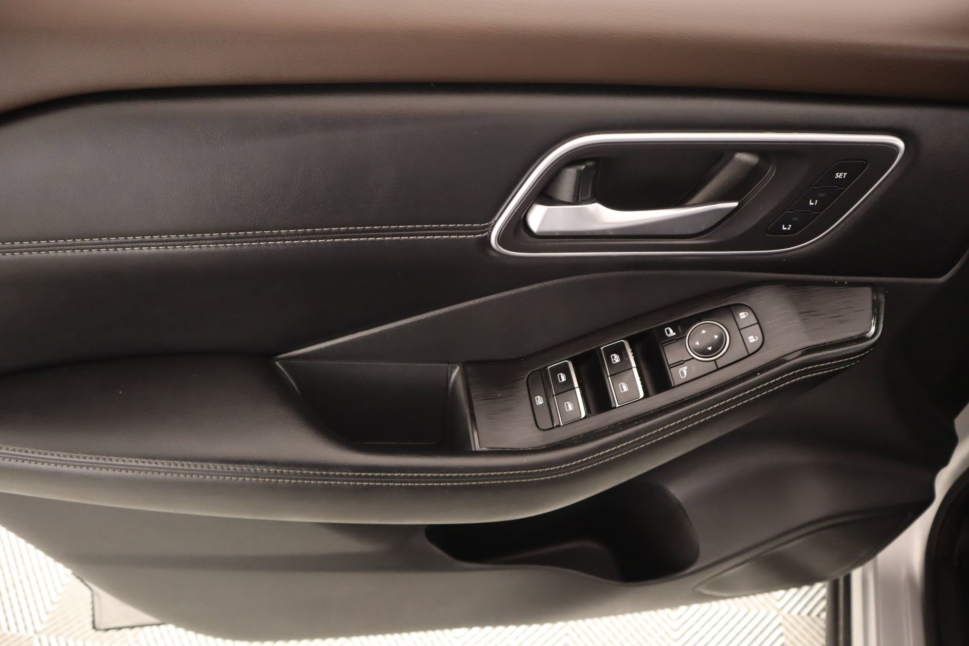 Used 2021 Nissan Rogue SL w/ Premium Package image 16