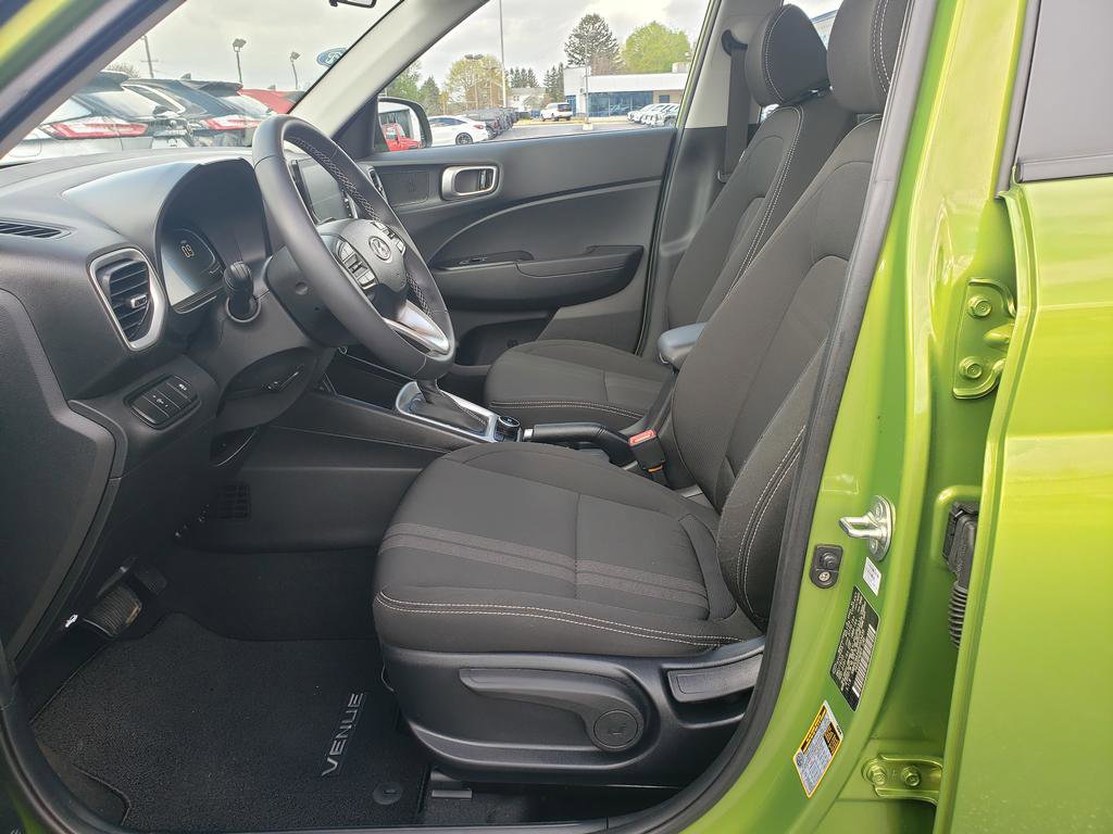 Used 2024 Hyundai Venue SEL FWD image 10