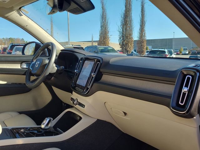 Used 2023 Volvo XC40 B5 Plus image 20