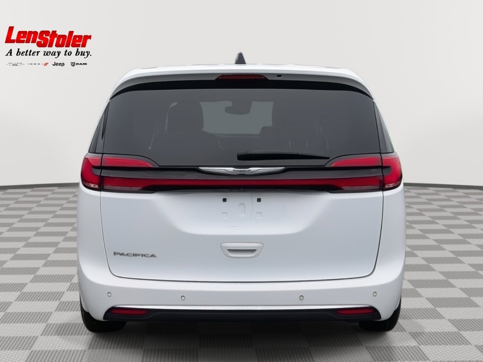 Used 2023 Chrysler Pacifica Touring-L image 4