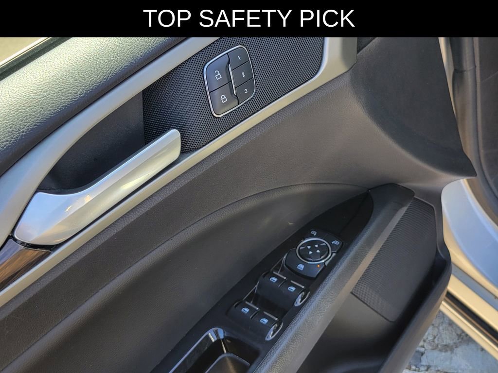 Used 2016 Ford Fusion SE w/ Equipment Group 202A image 19