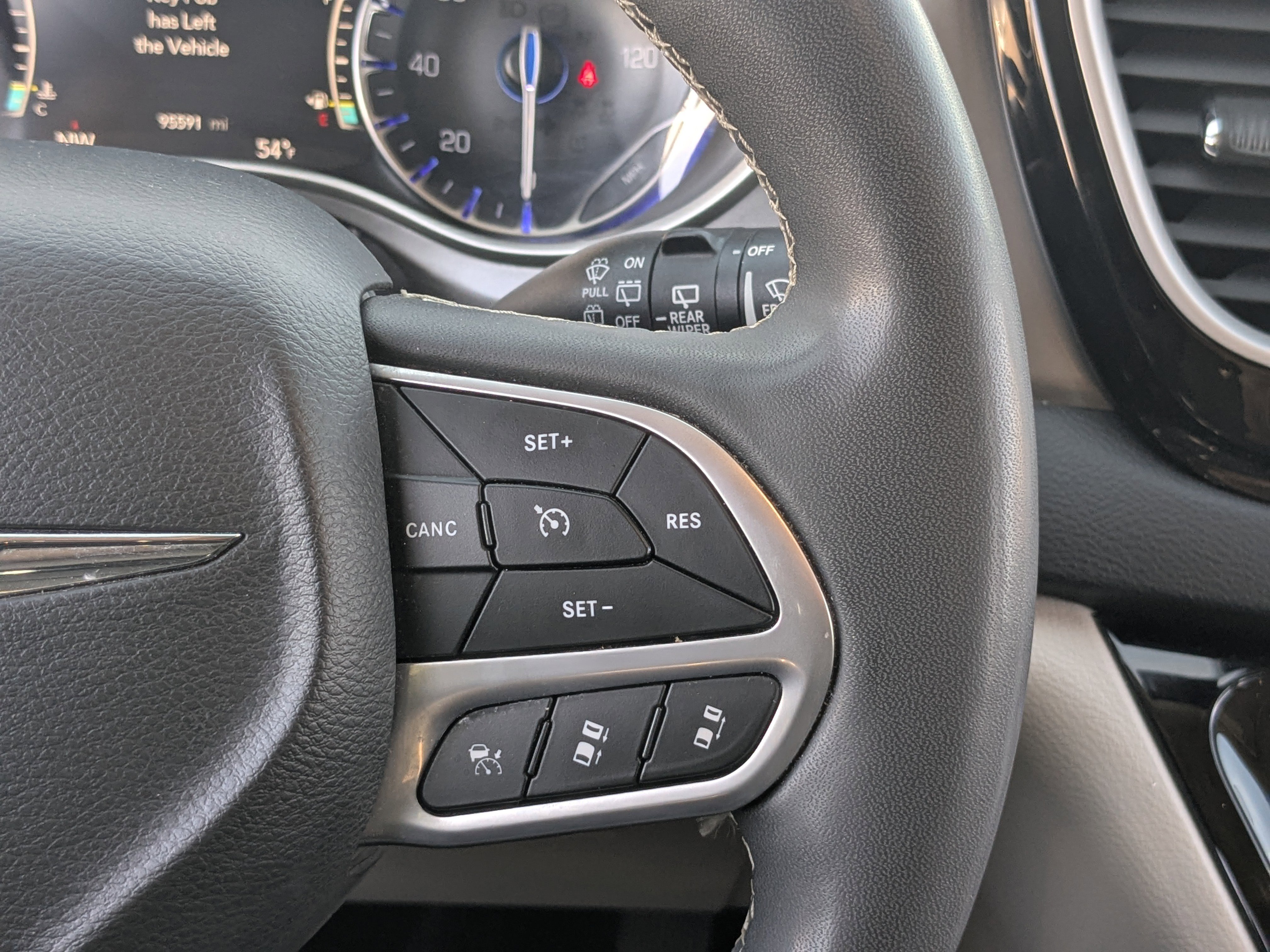 Used 2022 Chrysler Pacifica Touring-L image 22