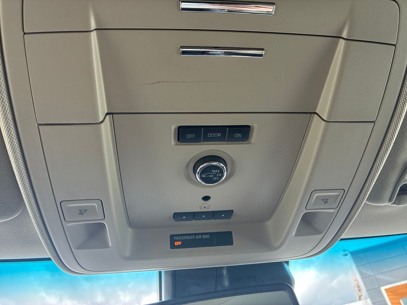Used 2020 Chevrolet Tahoe LT w/ Luxury Package AWD/4WD image 33
