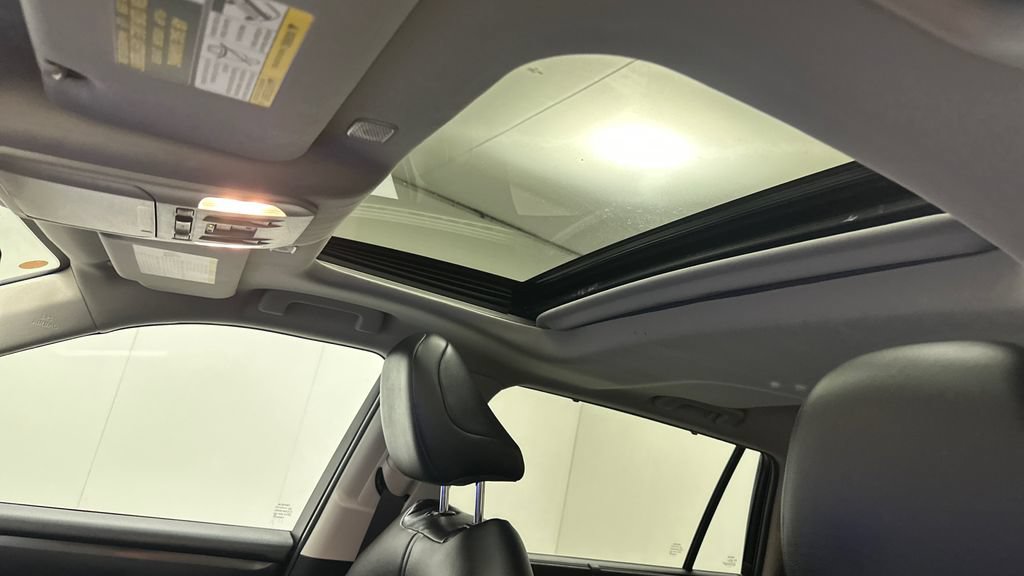 Used 2024 Toyota Highlander XLE AWD/4WD image 18