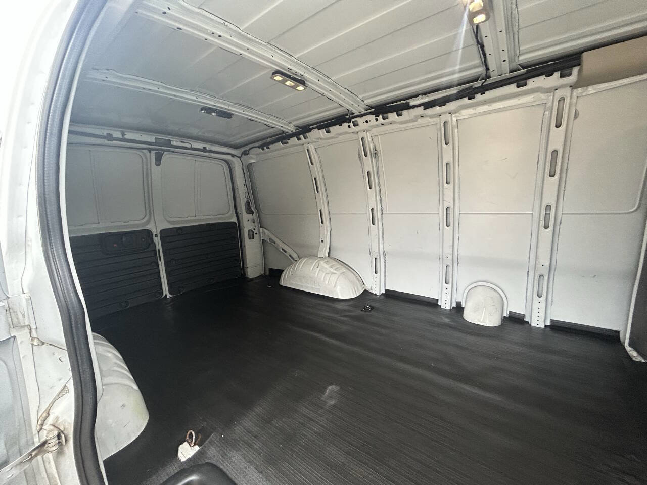 Used 2022 Chevrolet Express 2500 image 17