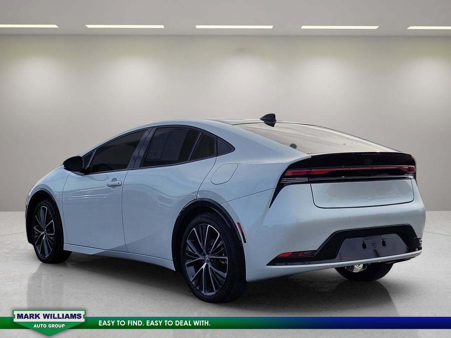 Used 2025 Toyota Prius XLE image 6