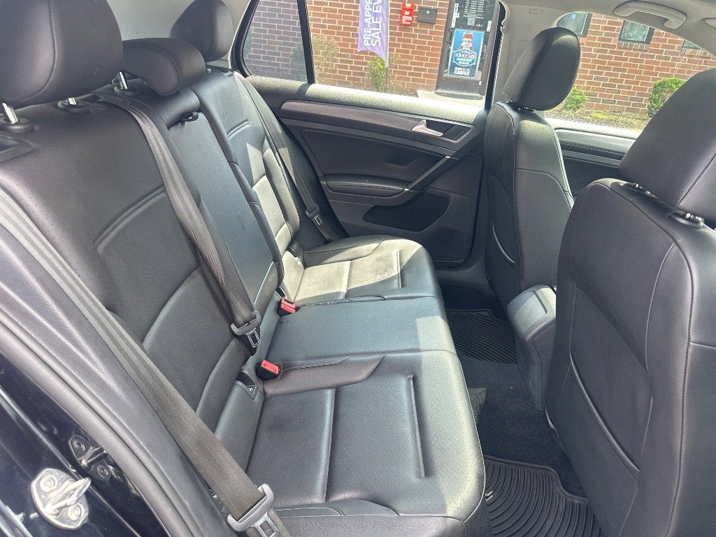 Used 2021 Volkswagen Golf 4-Door image 17