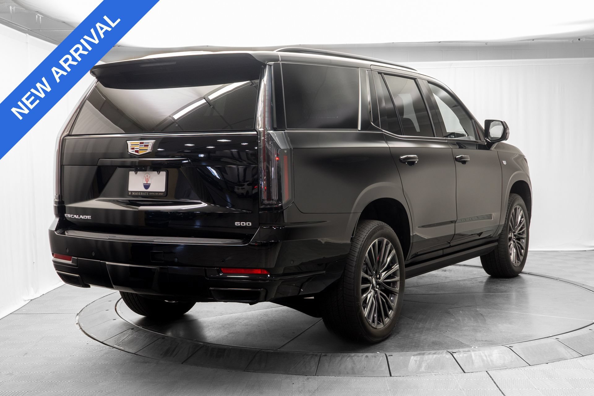 Used 2025 Cadillac Escalade Sport Platinum w/ LPO, Floor Liner Package AWD/4WD image 7