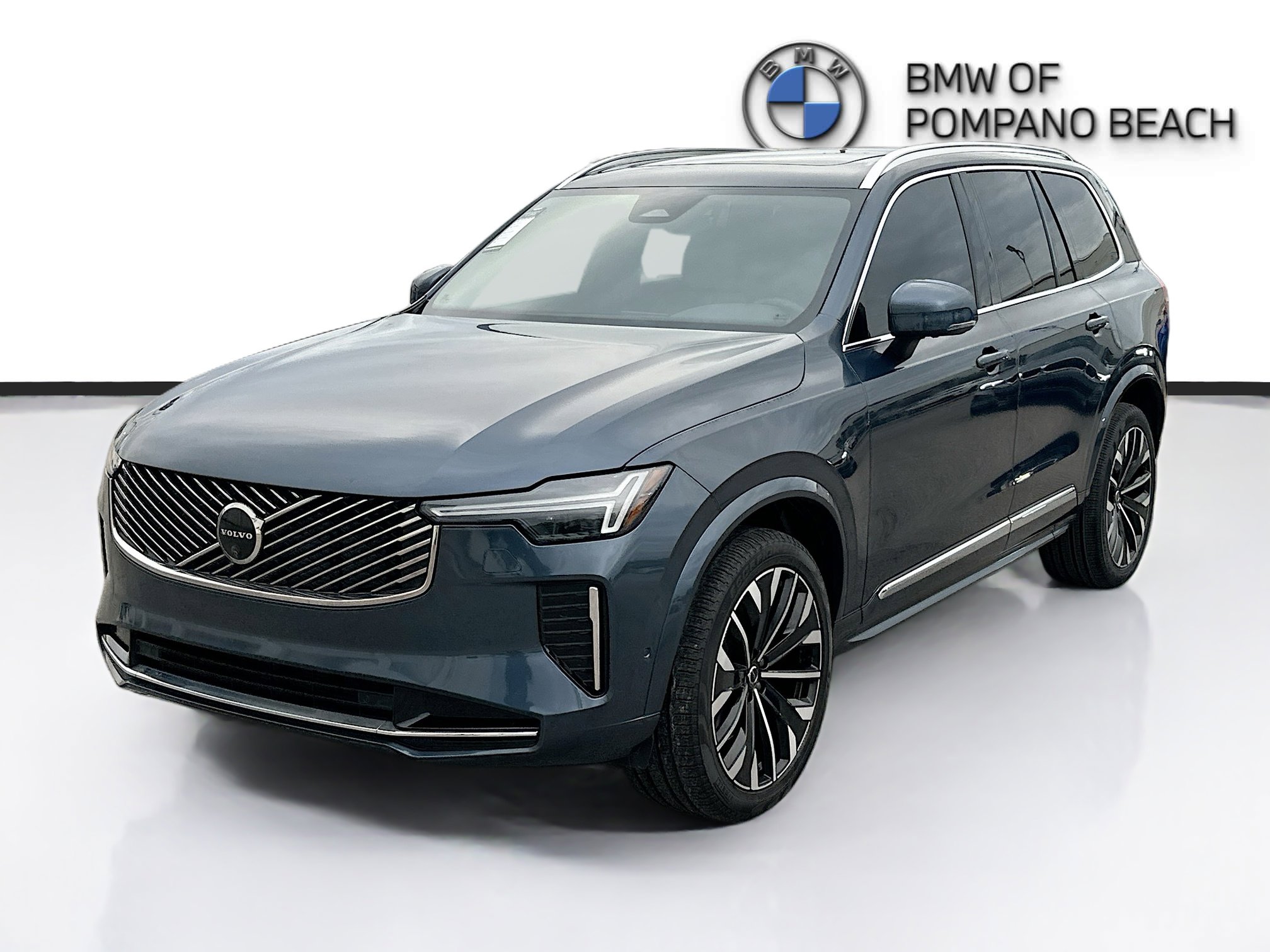 Used 2025 Volvo XC90 B5 Plus w/ Protection Package Premier image 3