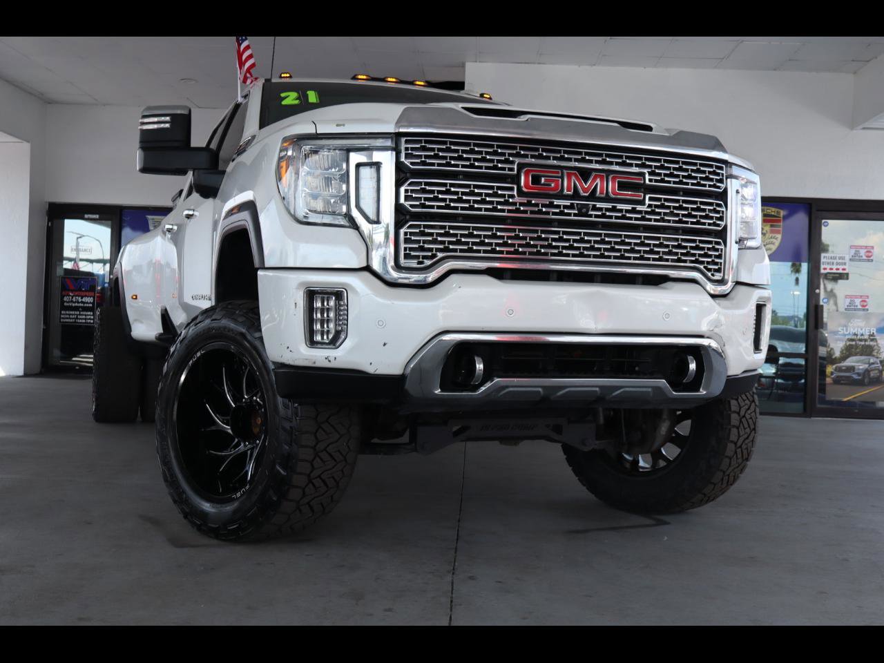 Used 2021 GMC Sierra 3500 Denali w/ Denali Ultimate Package AWD/4WD image 1