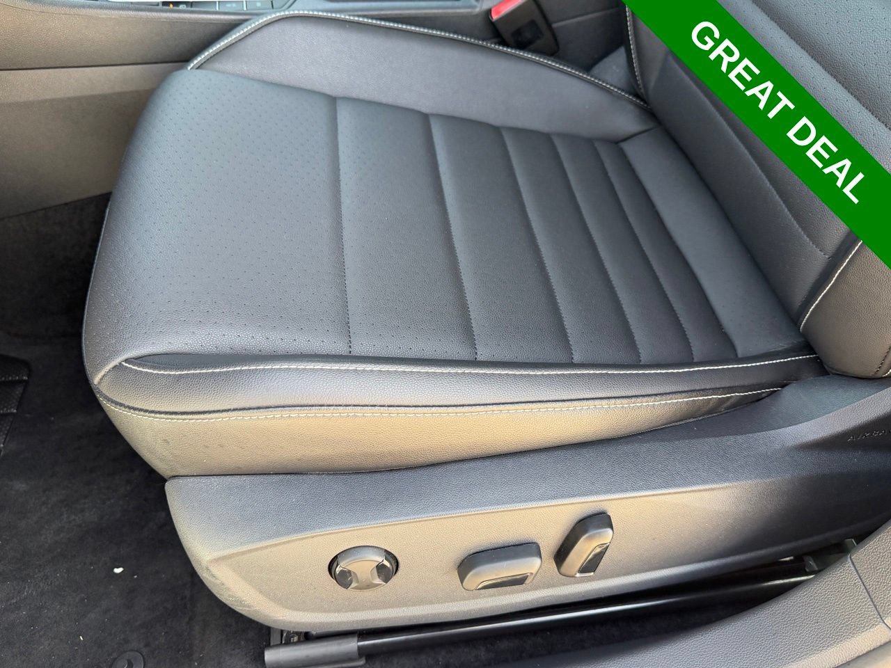 Used 2024 Volkswagen Jetta SE FWD image 29