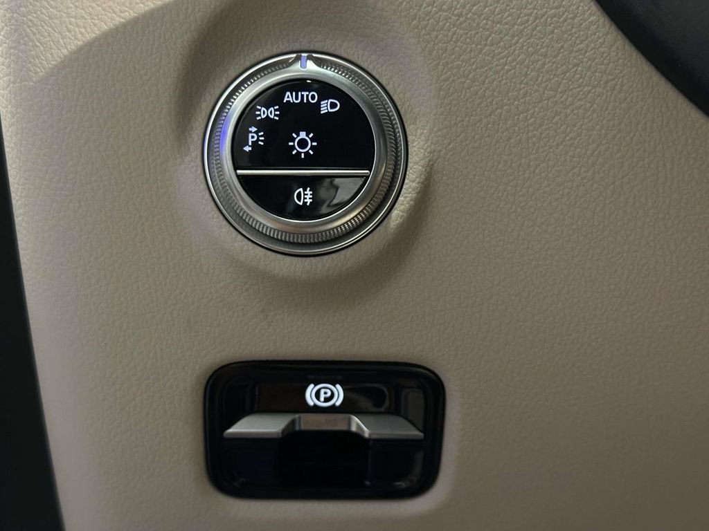 Used 2022 Mercedes-Benz C 300 4MATIC Sedan image 19