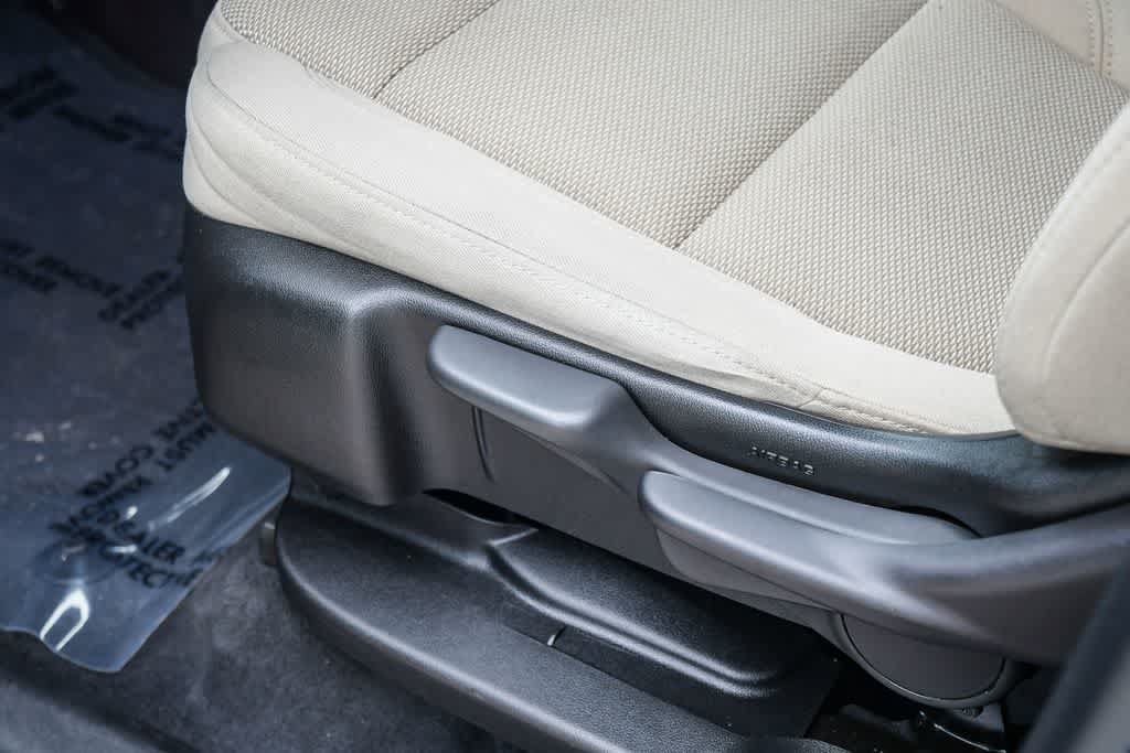 Used 2022 Chevrolet Traverse LS FWD image 25