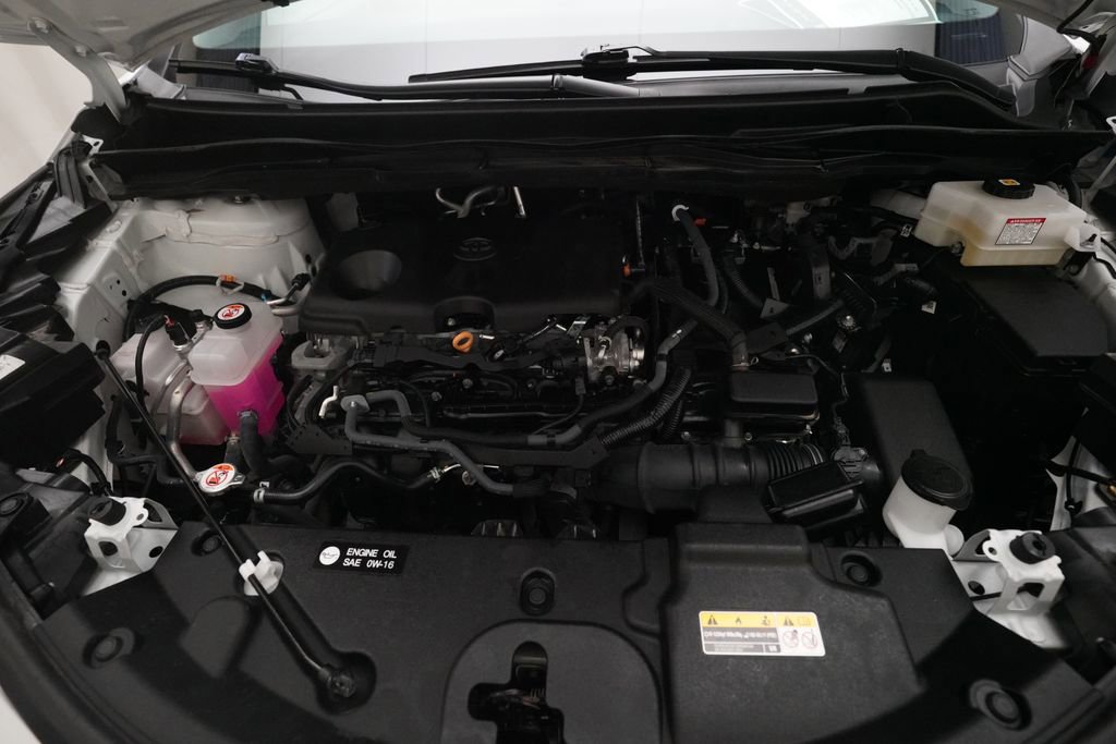 Used 2025 Toyota Sienna XLE FWD image 3