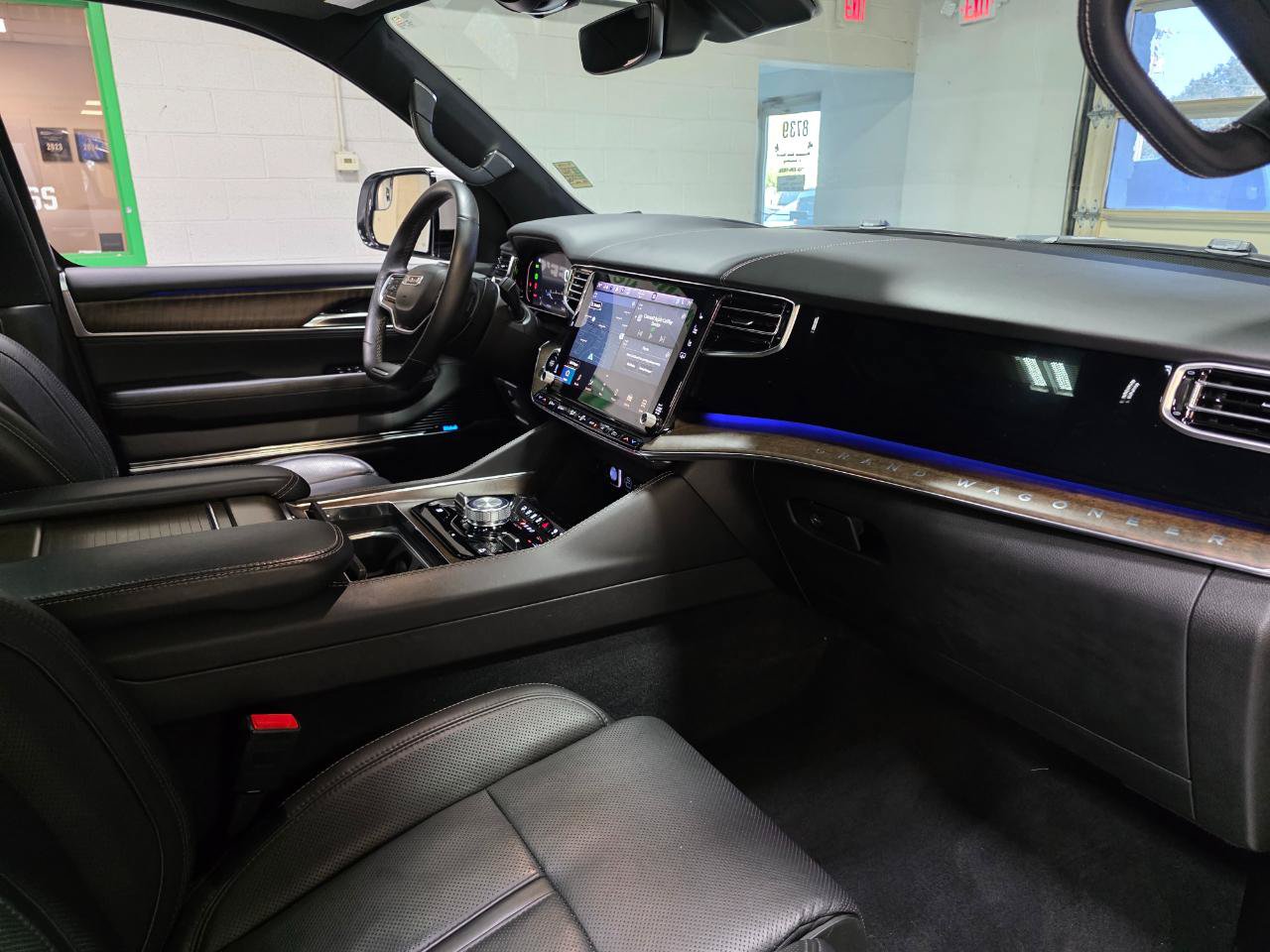 Used 2022 Jeep Grand Wagoneer Series I AWD/4WD image 32