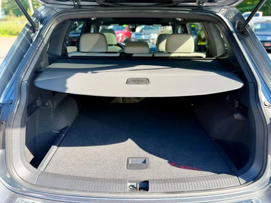 Used 2020 Volkswagen Tiguan SEL AWD/4WD image 15
