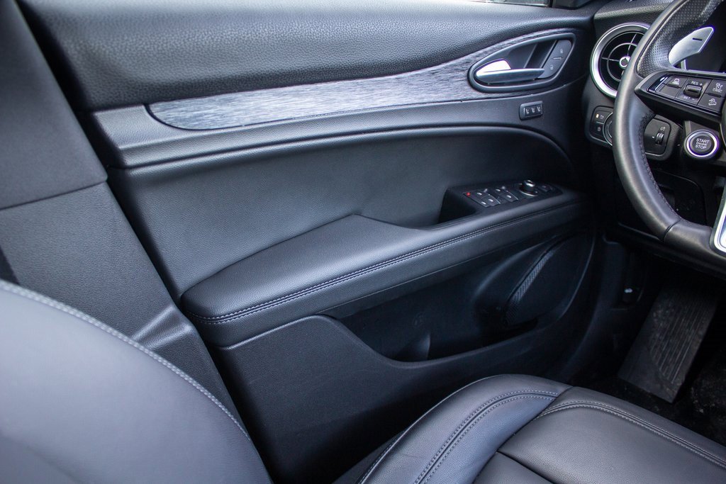 Used 2024 Alfa Romeo Stelvio Sprint image 19