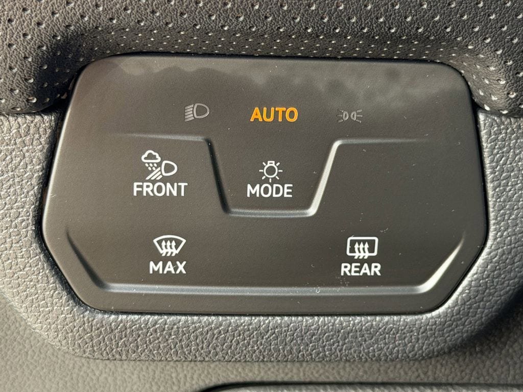Used 2024 Volkswagen Atlas Cross Sport SE FWD image 26