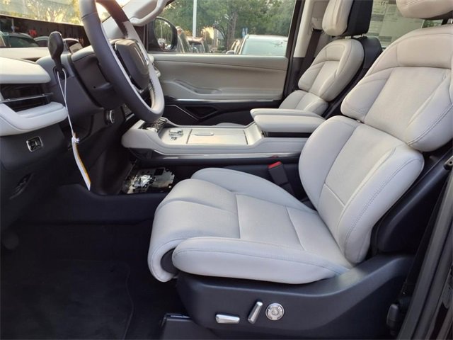 New 2025 Lincoln Navigator L Reserve image 7