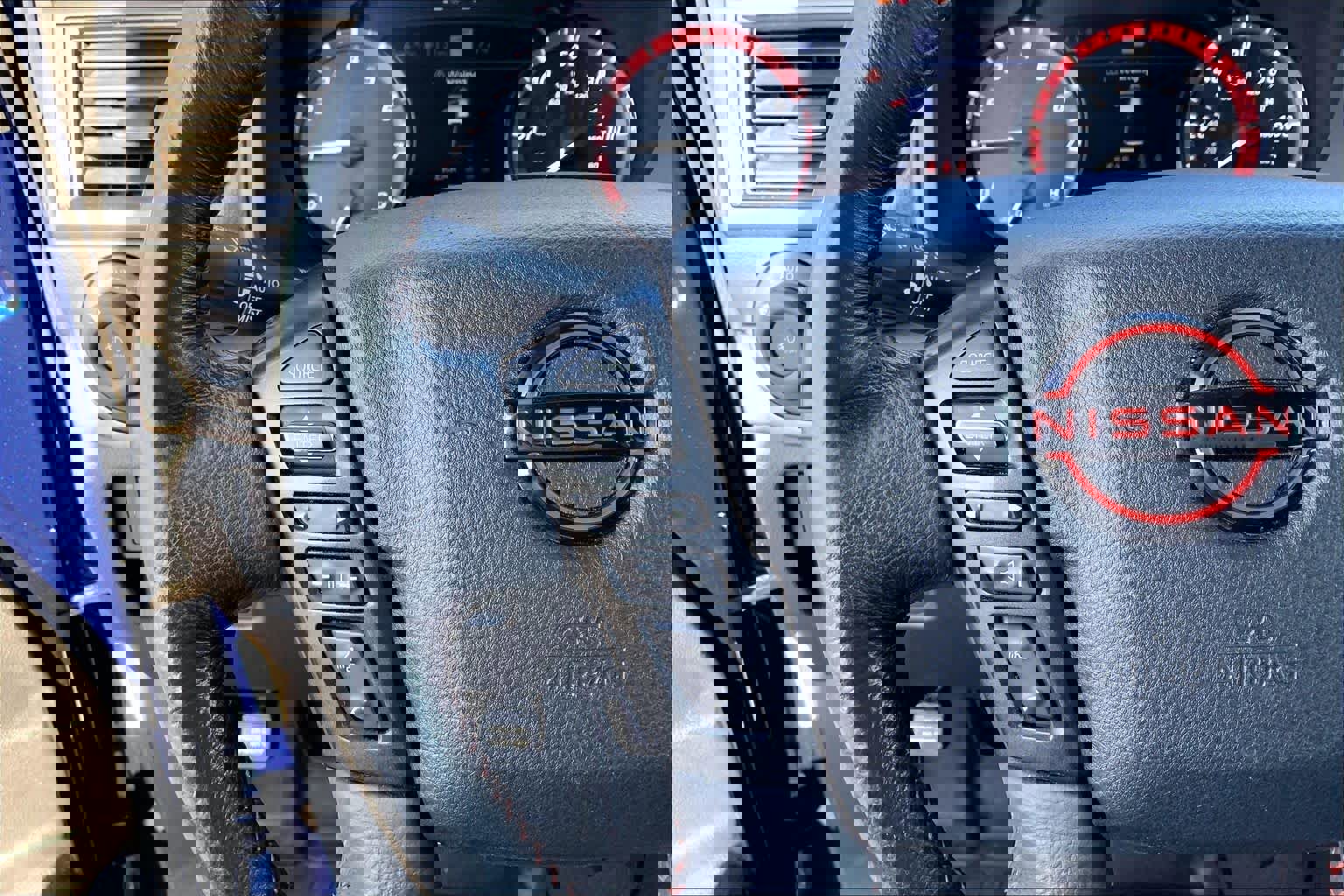 Used 2023 Nissan Titan PRO-4X image 23