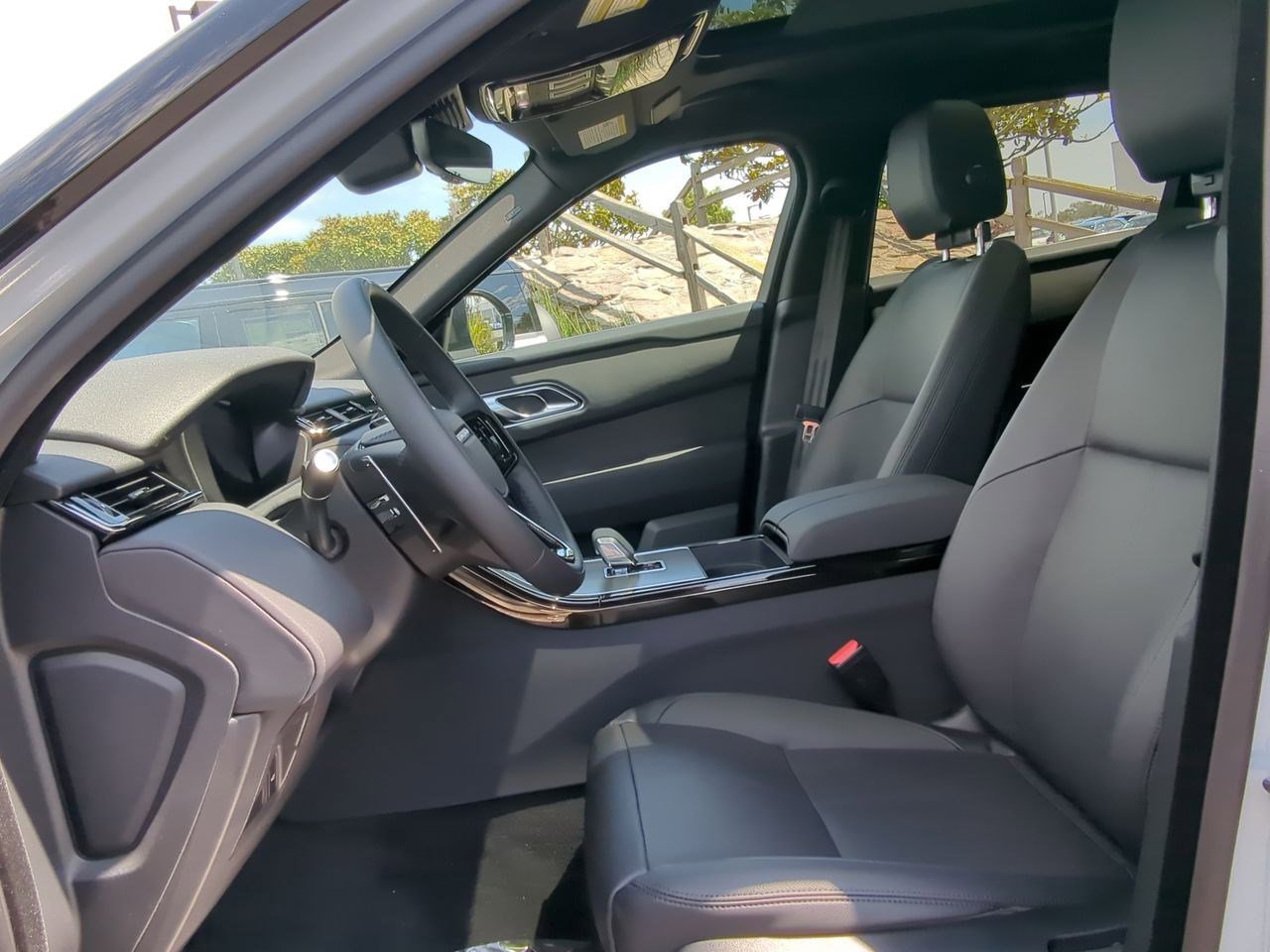 New 2025 Land Rover Range Rover Velar Dynamic SE image 20