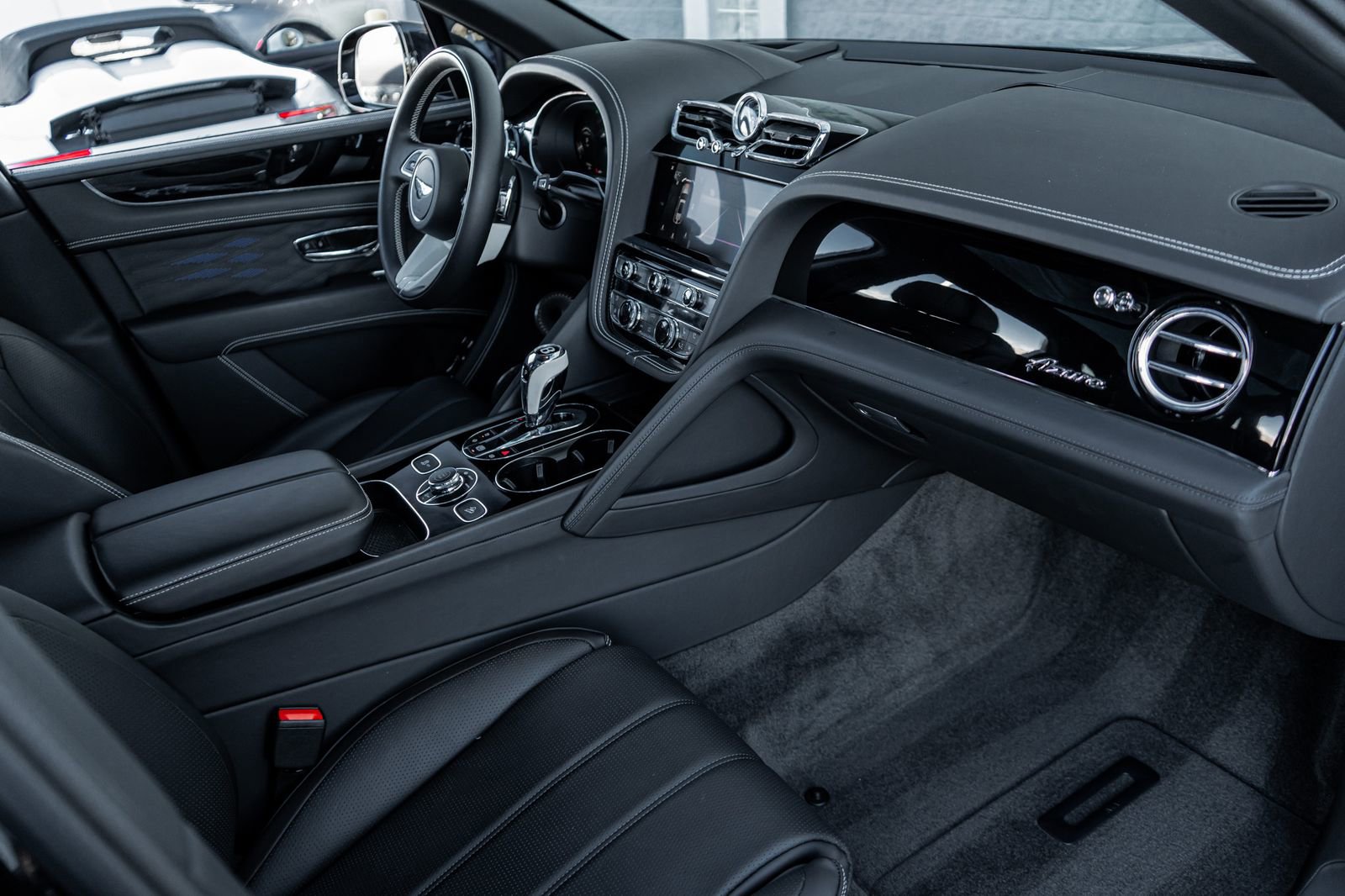 Used 2024 Bentley Bentayga Extended Wheelbase image 2