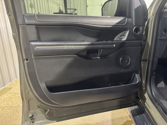 Used 2024 Ford Expedition XLT image 14