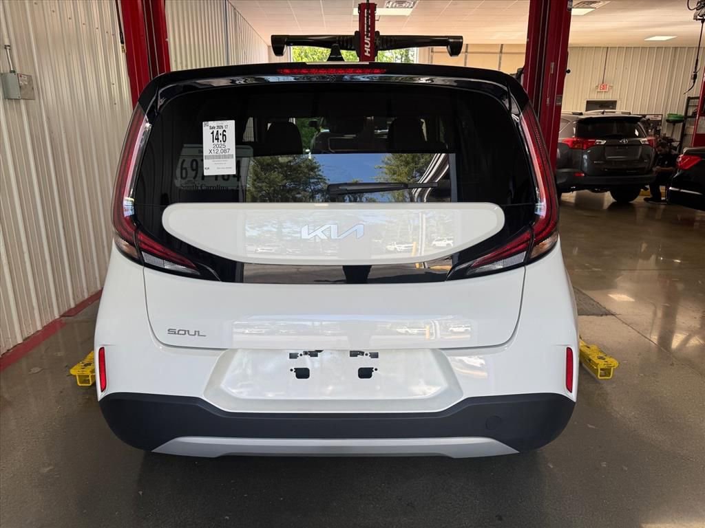 Certified 2025 Kia Soul LX w/ LX Technology Package FWD image 6