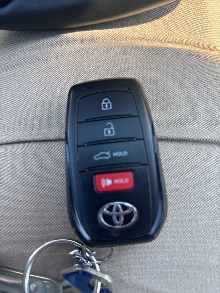 Used 2025 Toyota Camry SE image 19