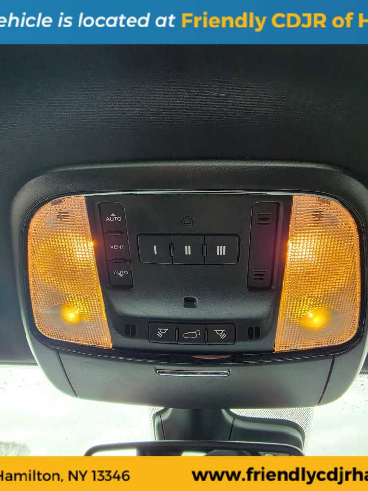 Used 2025 Dodge Durango GT image 23