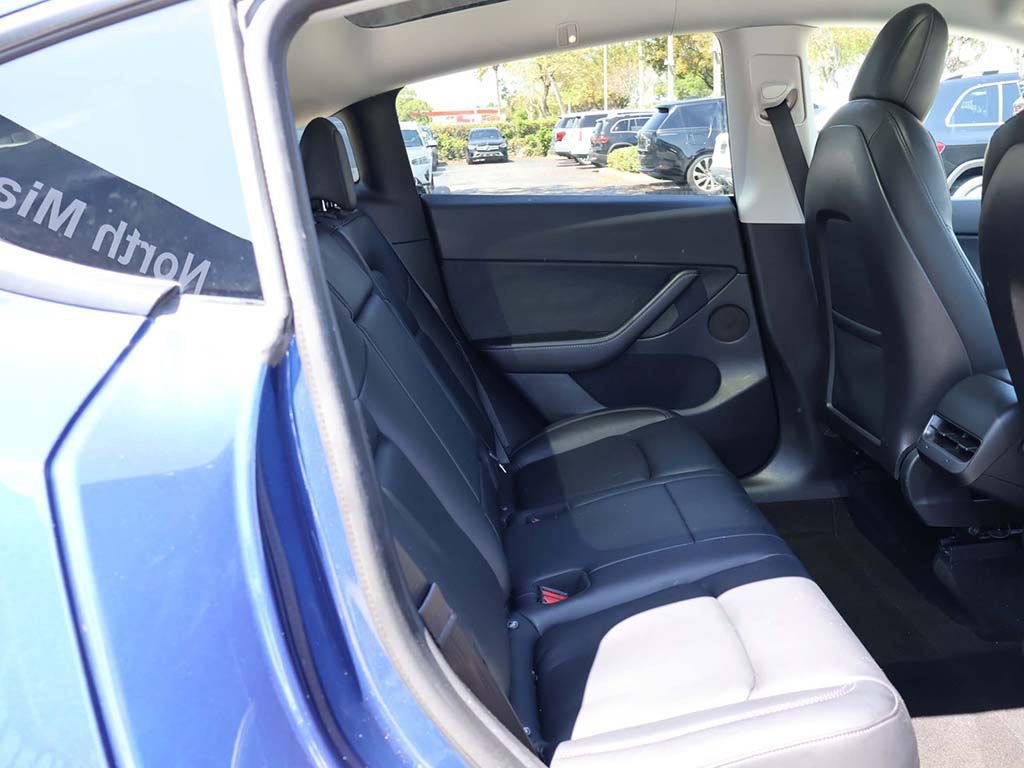 Used 2022 Tesla Model Y Long Range image 37
