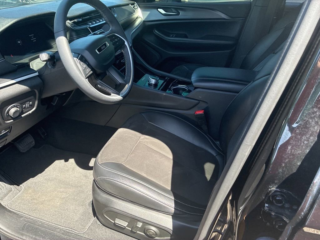 Used 2023 Jeep Grand Cherokee L Laredo AWD/4WD image 8