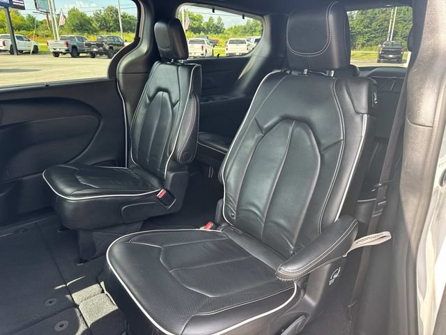 Used 2025 Chrysler Pacifica Limited FWD image 15