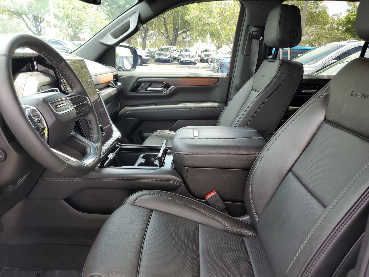 Used 2026 GMC Yukon Denali w/ Sun & Power Step Package AWD/4WD image 18